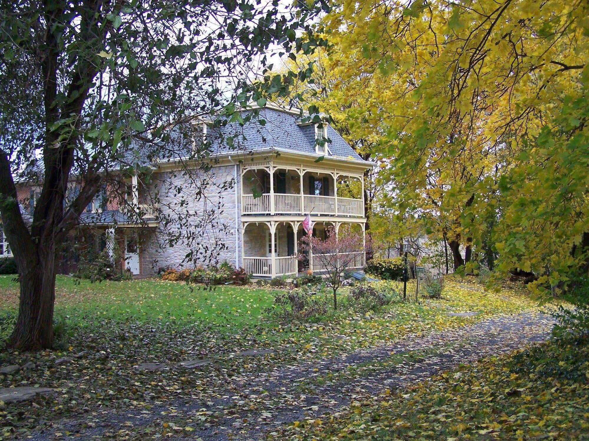 Fallen Tree Farm Bed And Breakfast Carlisle Exterior photo